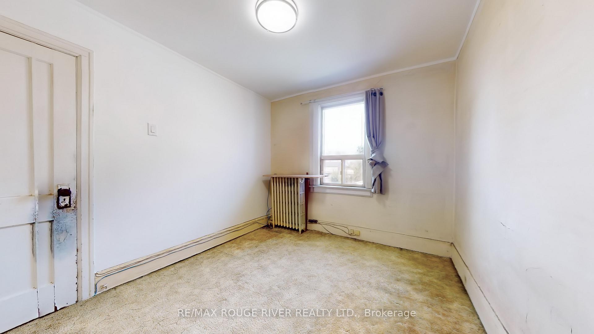 Photo 19 of 218 Dewhurst Boulevard N, Toronto, Danforth Village-East York — HOMEH