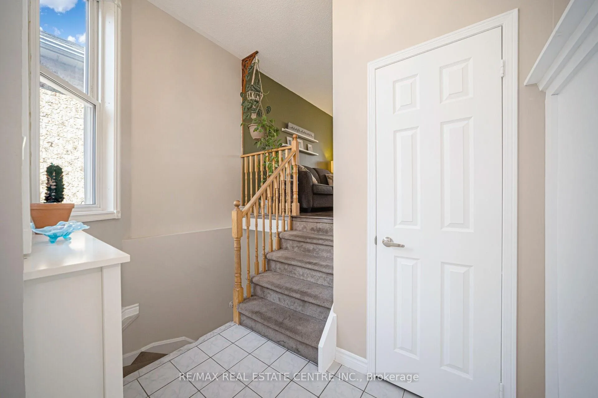 Photo 7 of 19 Silkwood Crescent, Brampton, Brampton West — HOMEH
