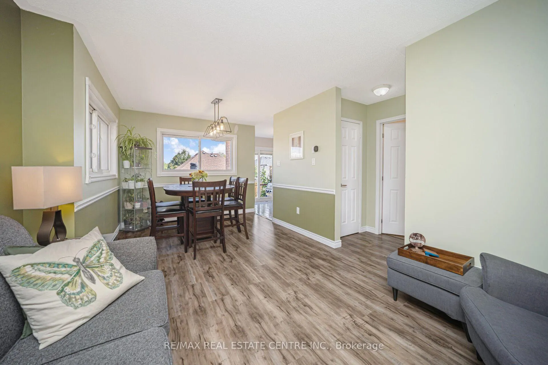 Photo 9 of 19 Silkwood Crescent, Brampton, Brampton West — HOMEH