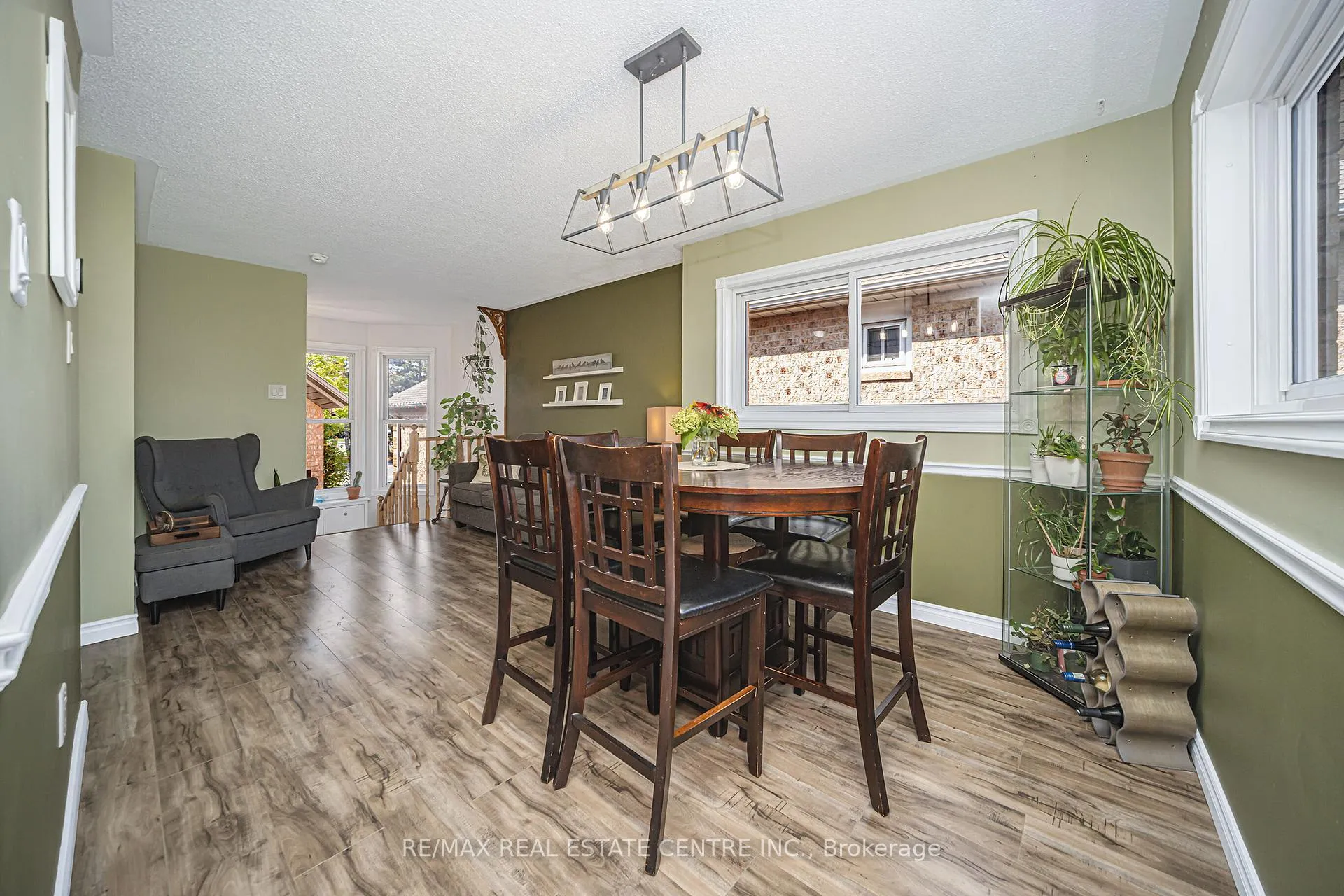 Photo 12 of 19 Silkwood Crescent, Brampton, Brampton West — HOMEH