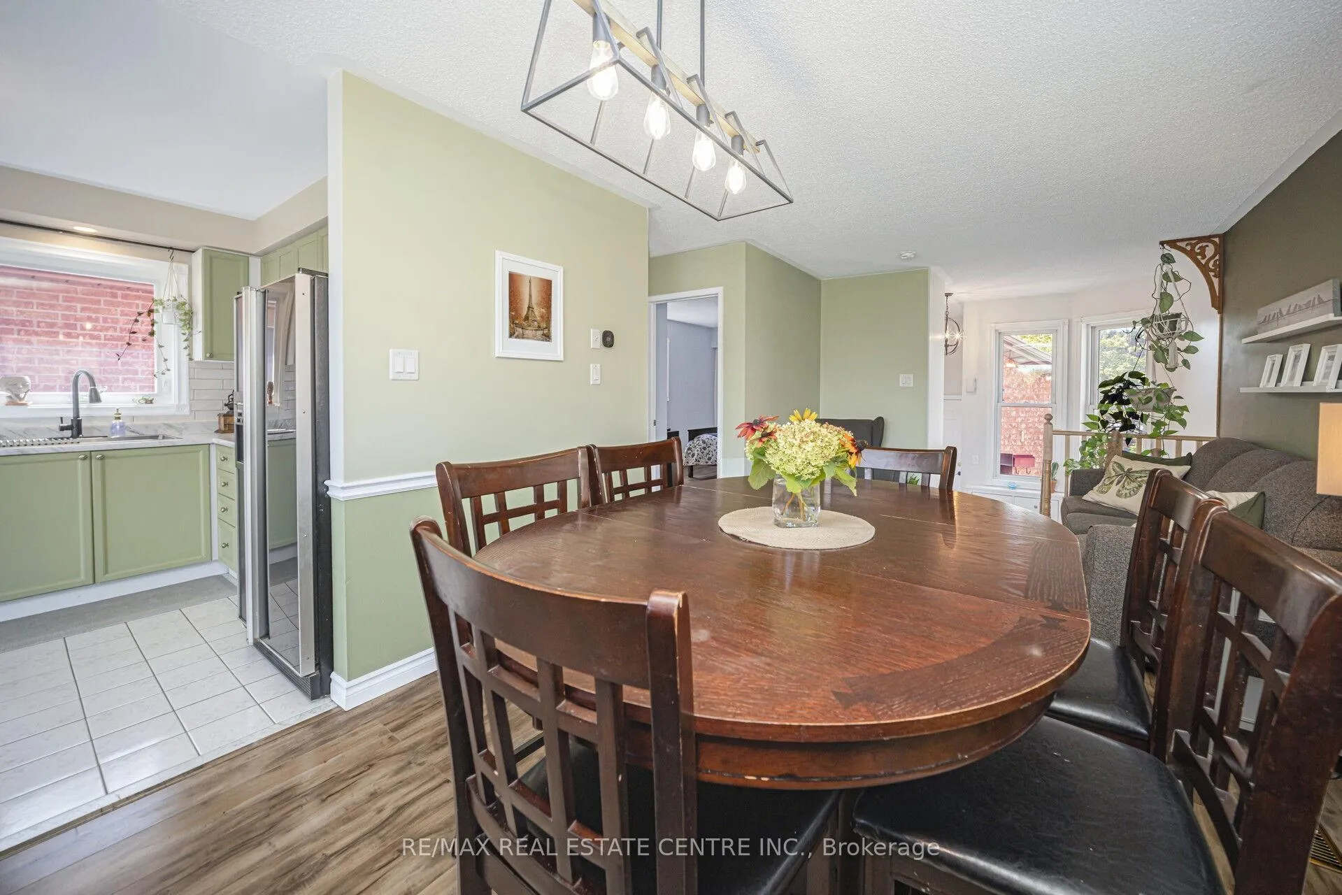 Photo 13 of 19 Silkwood Crescent, Brampton, Brampton West — HOMEH