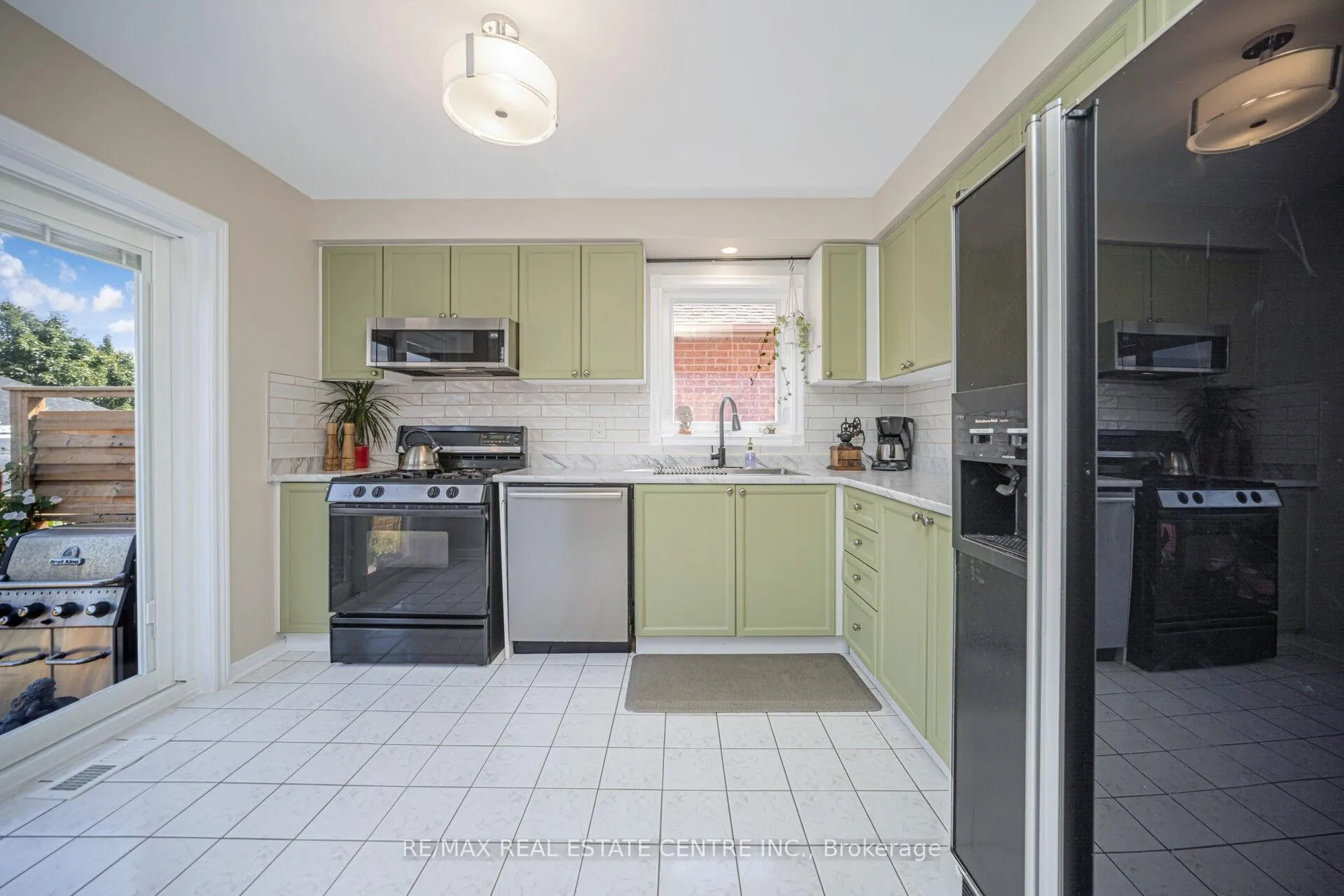 Photo 14 of 19 Silkwood Crescent, Brampton, Brampton West — HOMEH