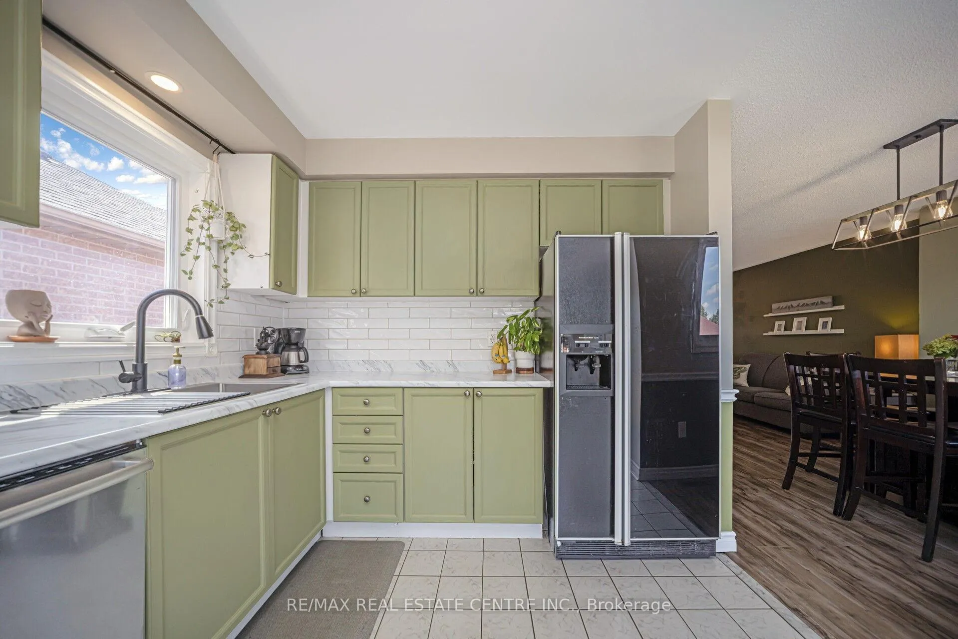 Photo 17 of 19 Silkwood Crescent, Brampton, Brampton West — HOMEH