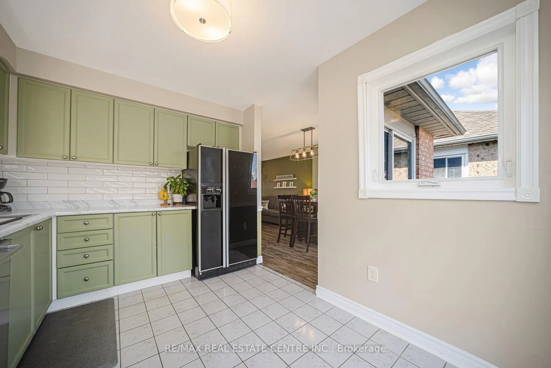 Photo 18 of 19 Silkwood Crescent, Brampton, Brampton West — HOMEH