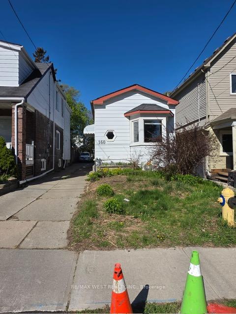 Front of 160 King Edward Avenue