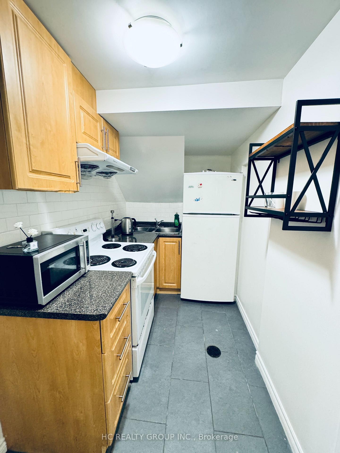 Photo 2 of 629 Bathurst Street, Toronto, University — HOMEH