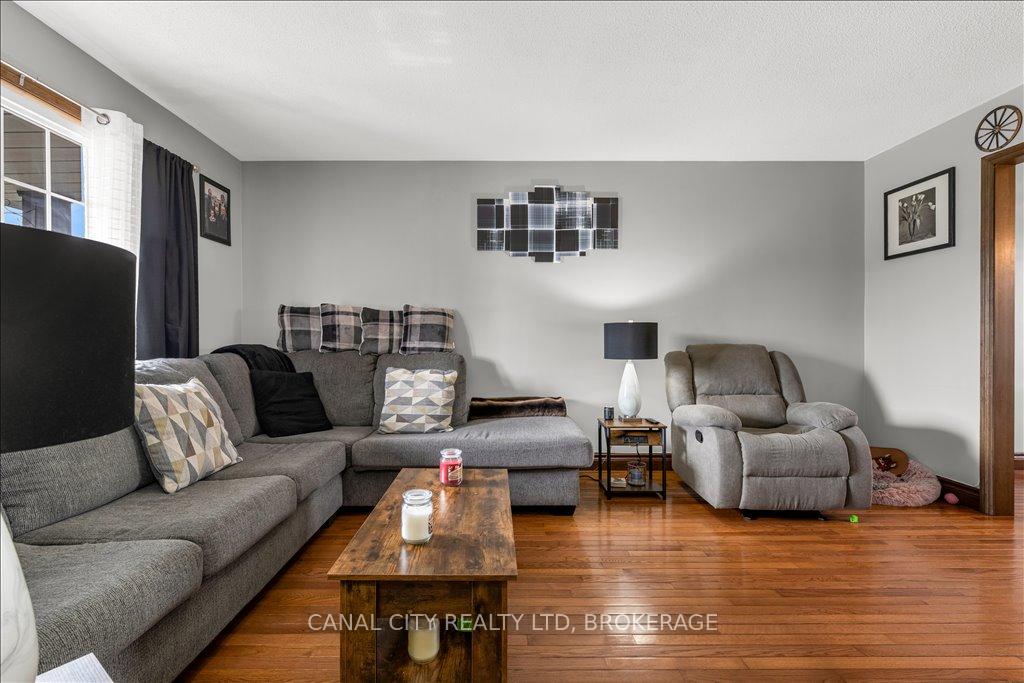 Photo 4 of 20 Capri Street, Thorold, Confederation Heights — HOMEH