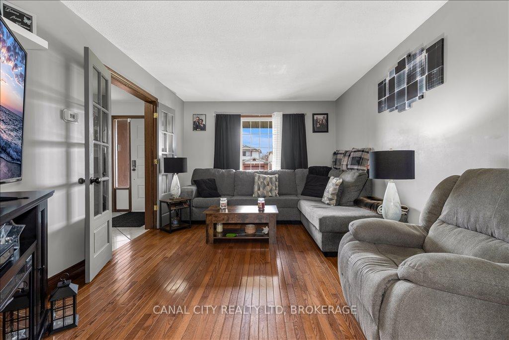 Photo 5 of 20 Capri Street, Thorold, Confederation Heights — HOMEH