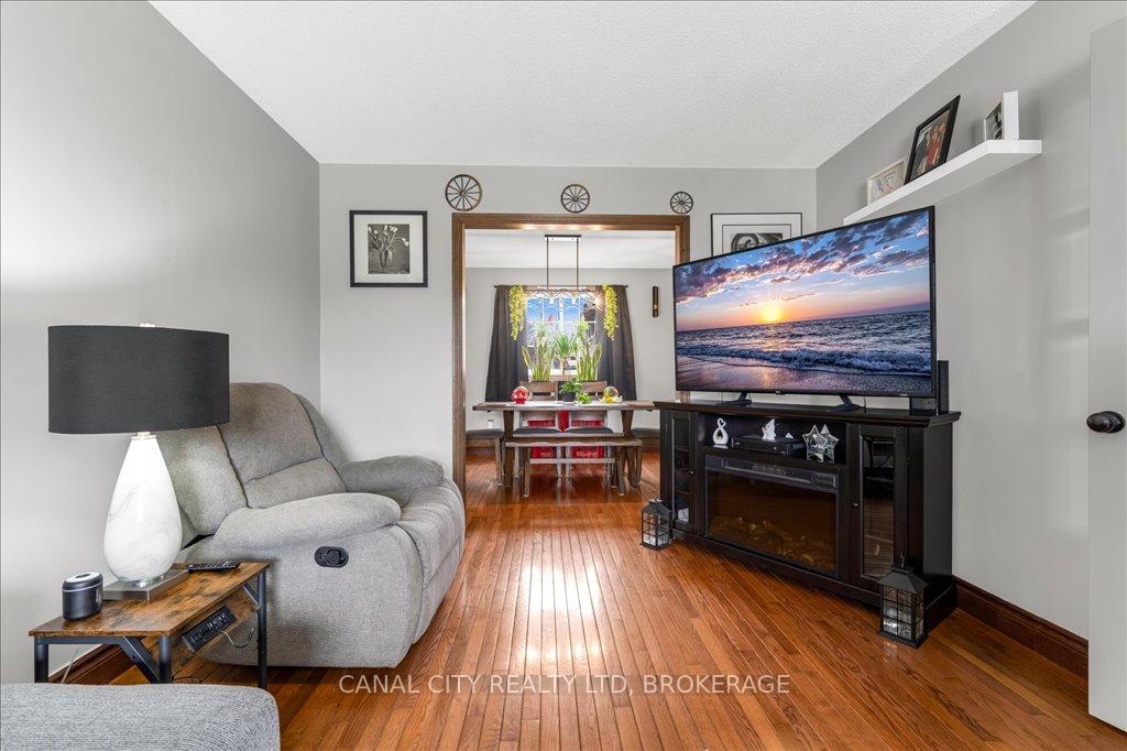 Photo 6 of 20 Capri Street, Thorold, Confederation Heights — HOMEH