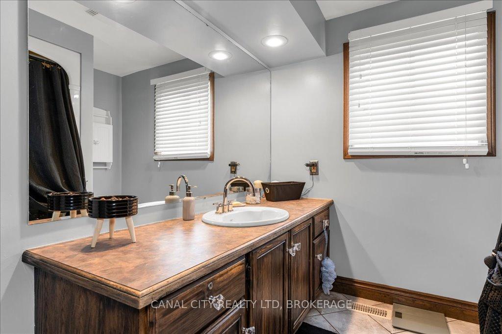 Photo 21 of 20 Capri Street, Thorold, Confederation Heights — HOMEH