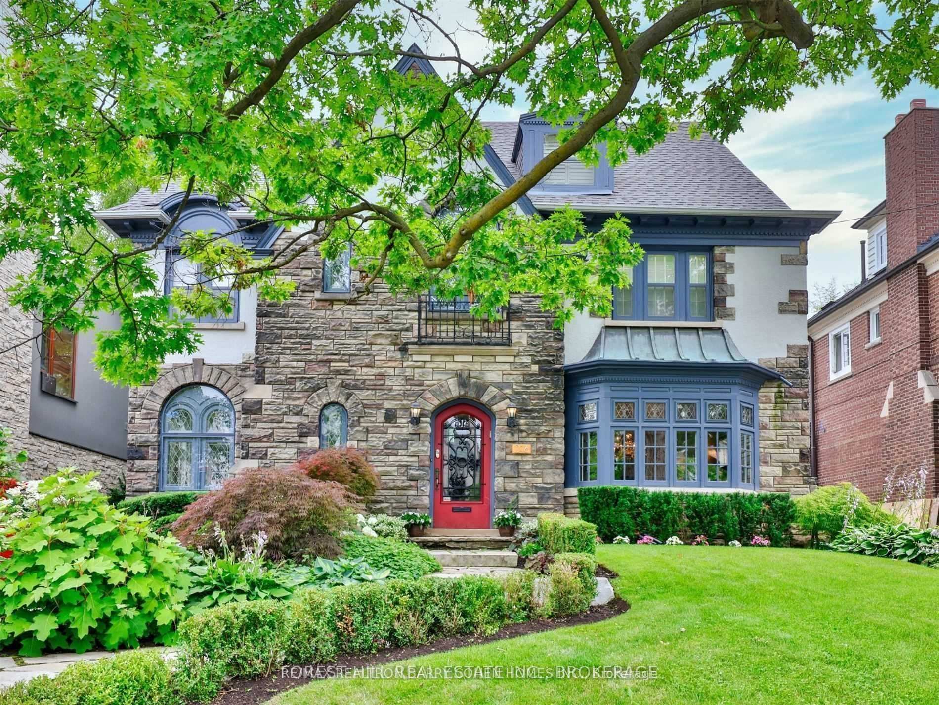 Front of 216 Dunvegan Road