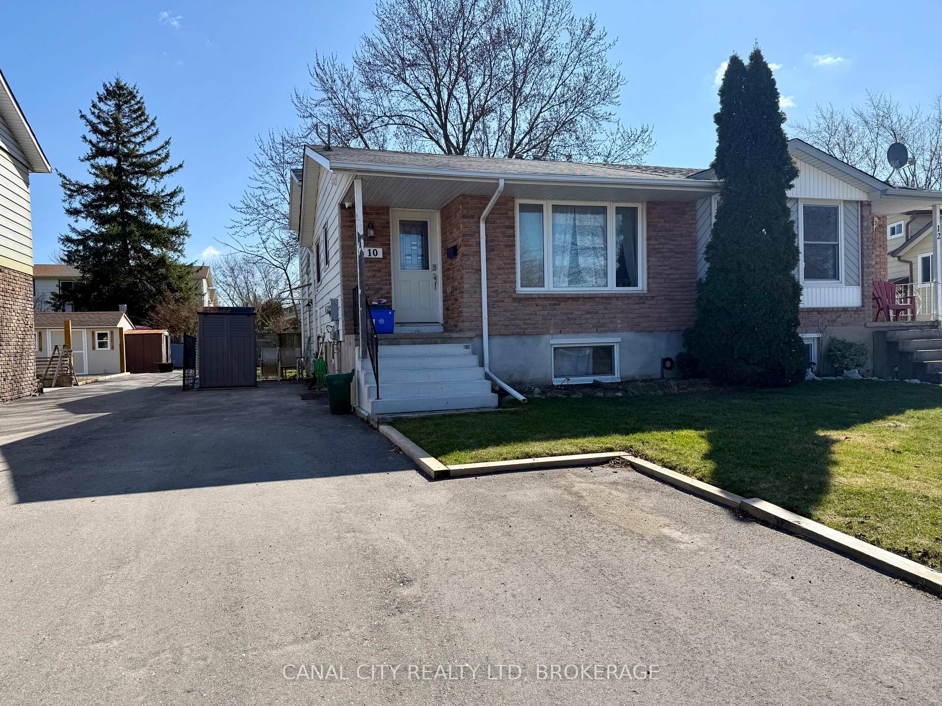 Photo 3 of 10 Baldwin Circle, Thorold, Confederation Heights — HOMEH