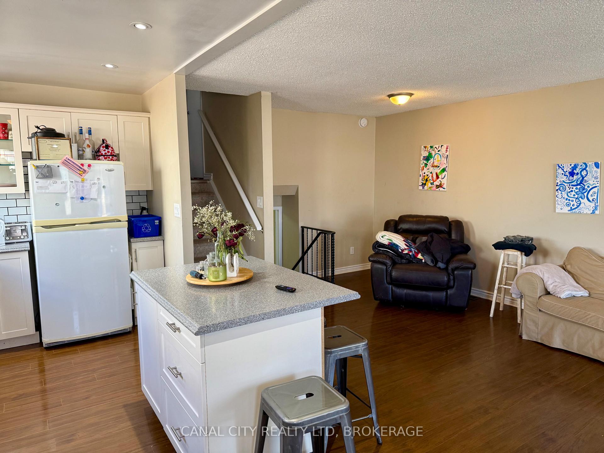 Photo 4 of 10 Baldwin Circle, Thorold, Confederation Heights — HOMEH