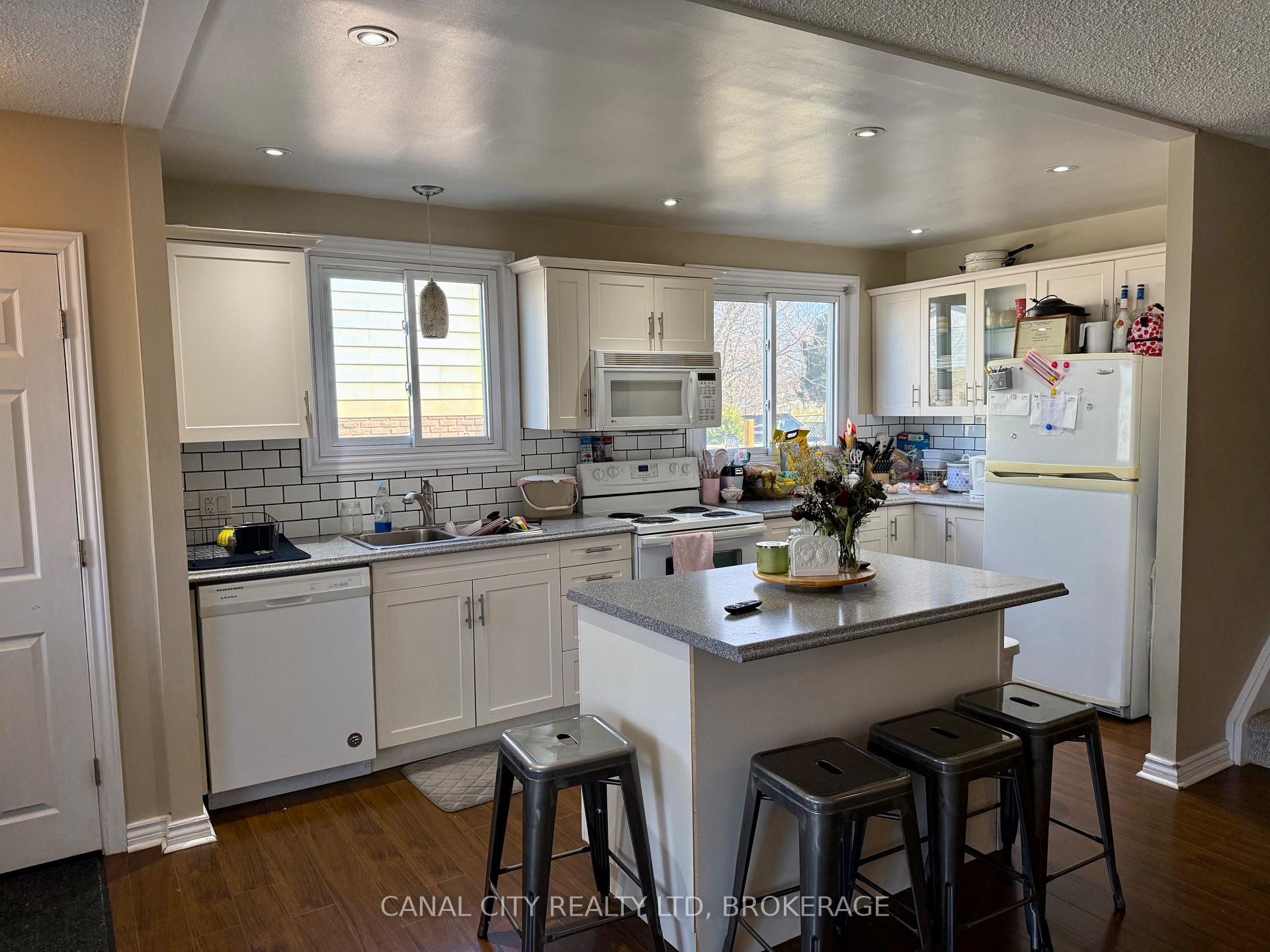 Photo 5 of 10 Baldwin Circle, Thorold, Confederation Heights — HOMEH