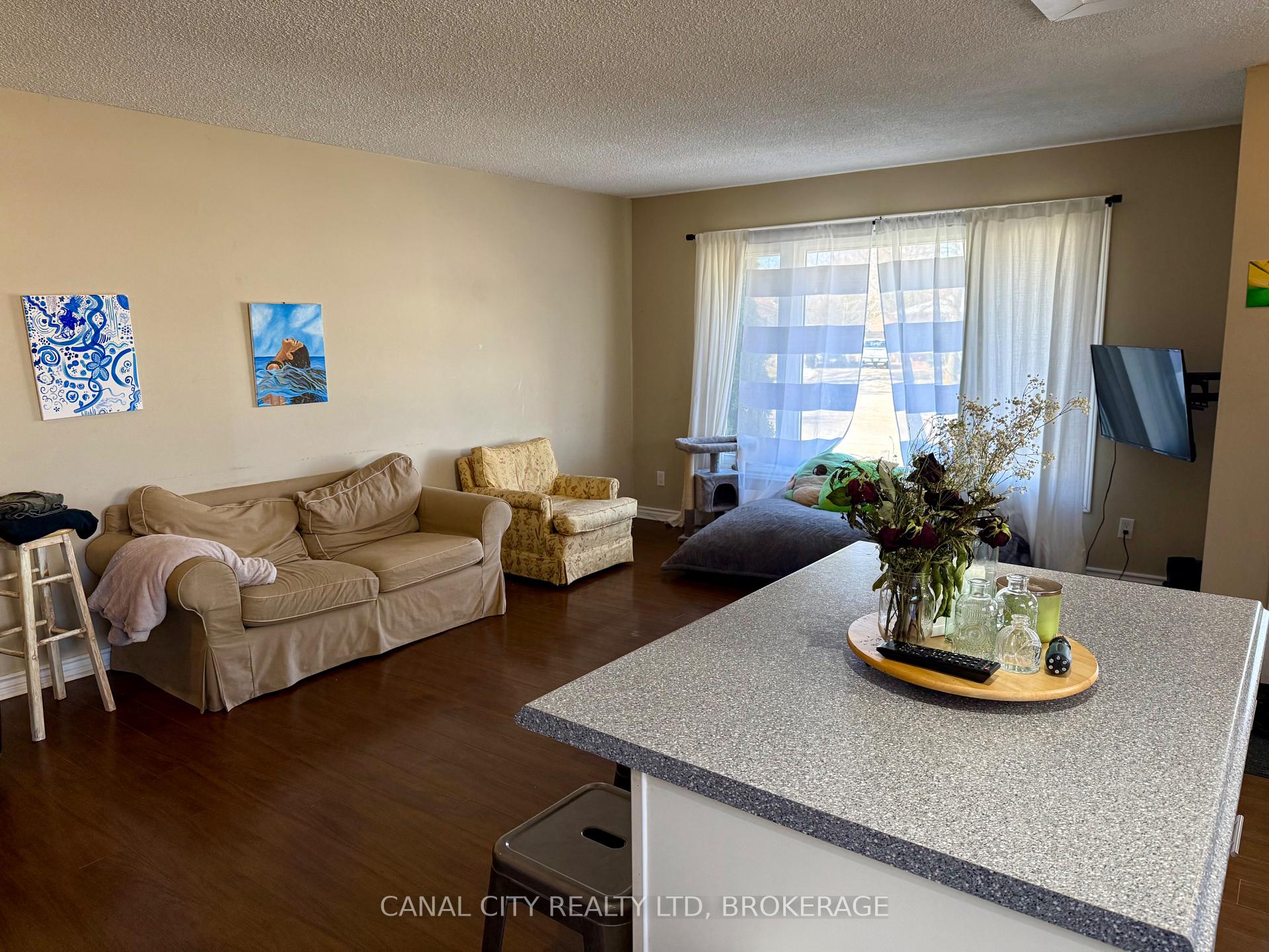 Photo 6 of 10 Baldwin Circle, Thorold, Confederation Heights — HOMEH