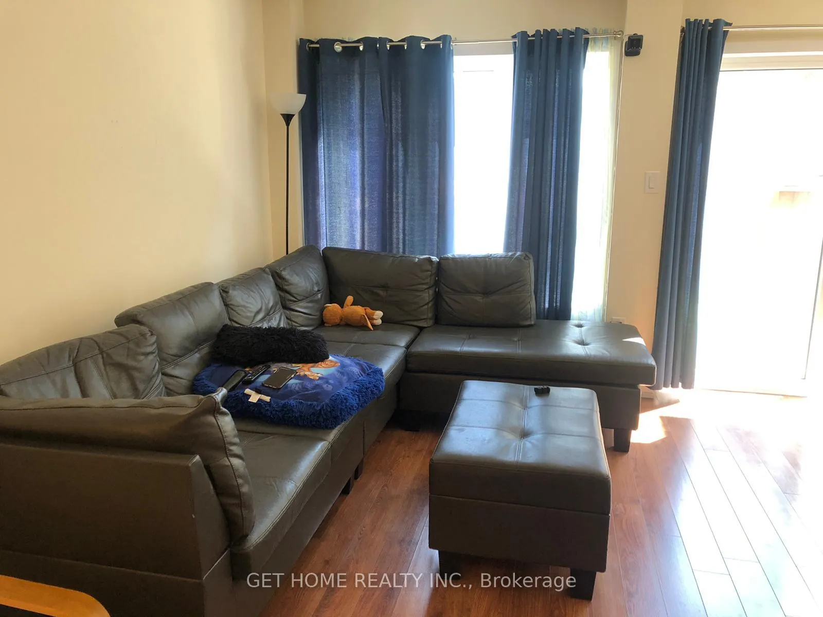 Photo 2 of 6 Baffin Crescent, Brampton, Northwest Brampton — HOMEH