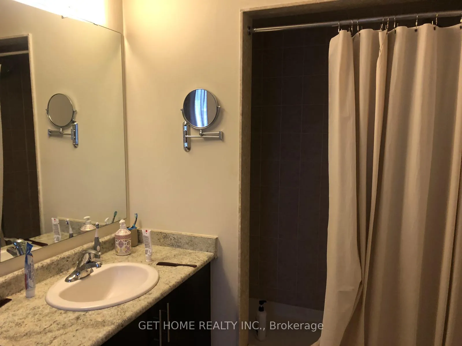 Photo 11 of 6 Baffin Crescent, Brampton, Northwest Brampton — HOMEH