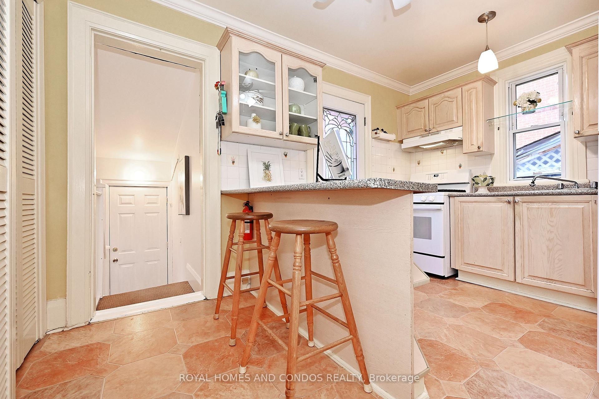 Photo 16 of 125 Dawes Road, Toronto, Crescent Town — HOMEH