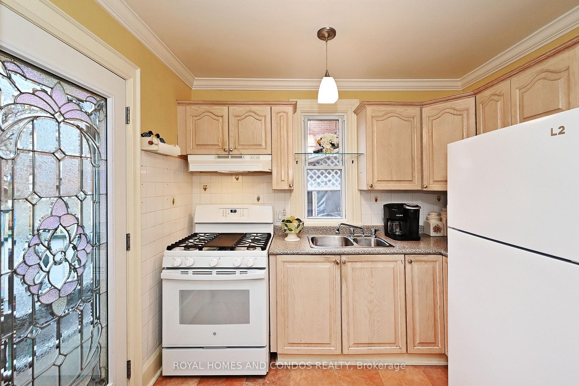 Photo 18 of 125 Dawes Road, Toronto, Crescent Town — HOMEH