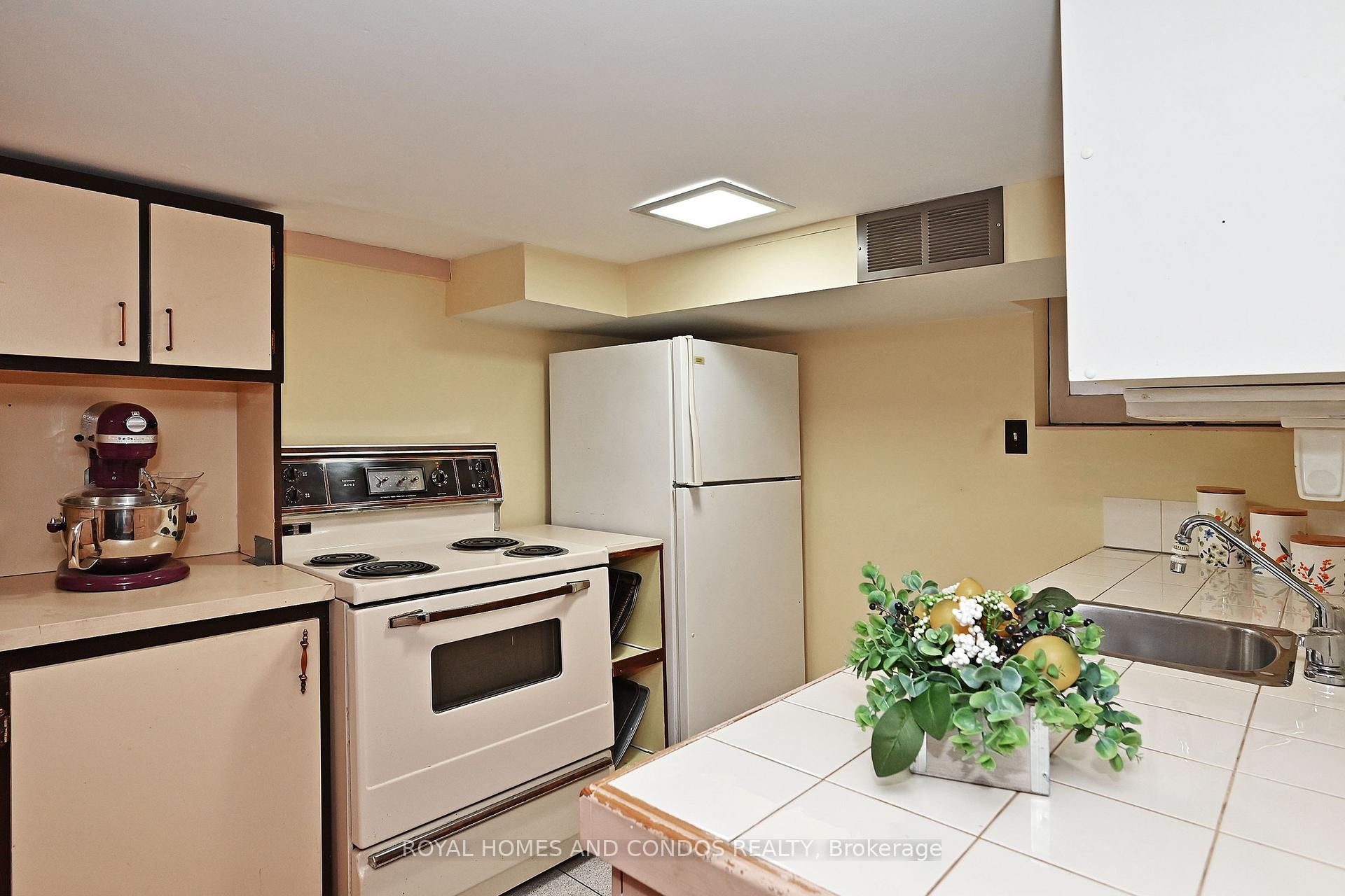 Photo 35 of 125 Dawes Road, Toronto, Crescent Town — HOMEH
