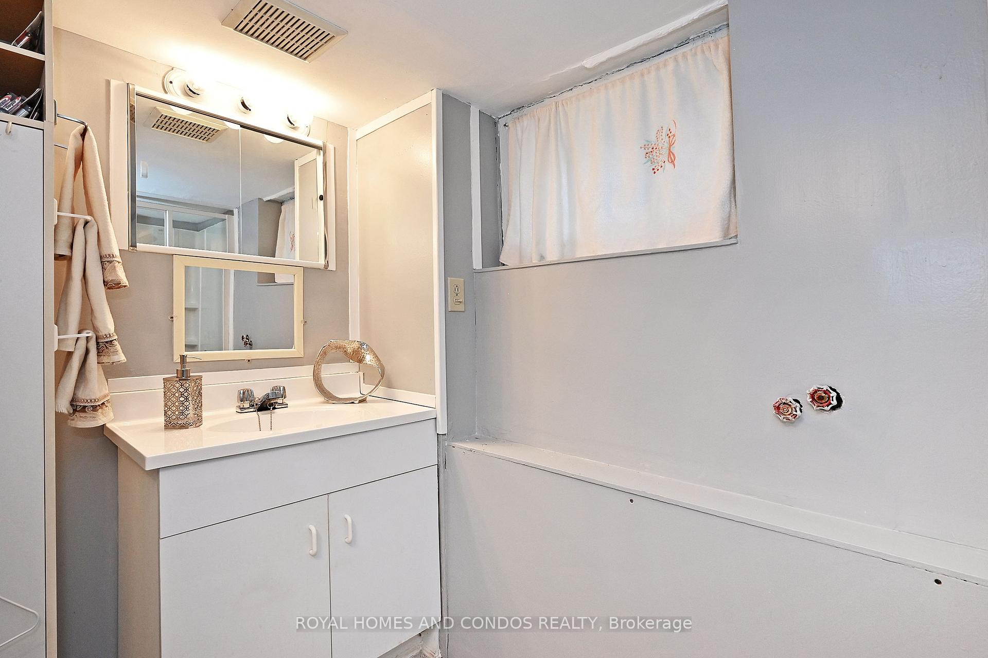 Photo 42 of 125 Dawes Road, Toronto, Crescent Town — HOMEH