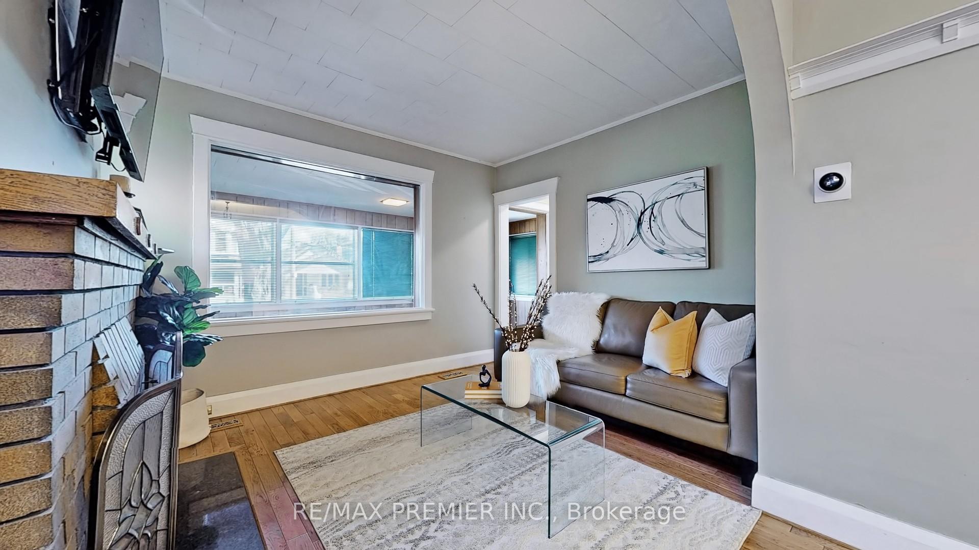 Photo 5 of 77 Gatwick Avenue, Toronto, Woodbine-Lumsden — HOMEH