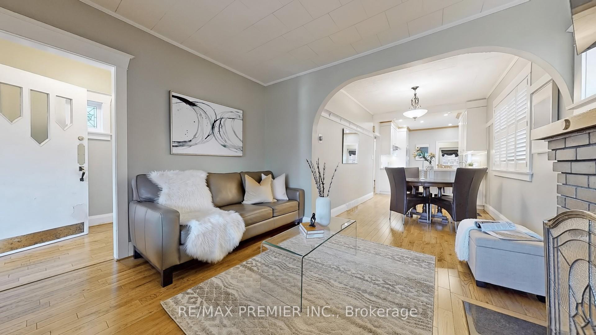 Photo 7 of 77 Gatwick Avenue, Toronto, Woodbine-Lumsden — HOMEH