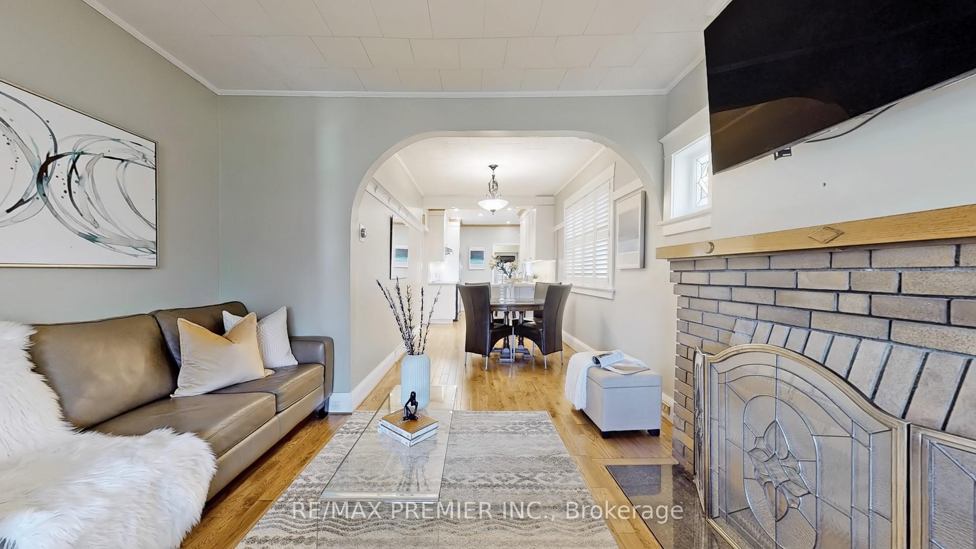 Photo 8 of 77 Gatwick Avenue, Toronto, Woodbine-Lumsden — HOMEH