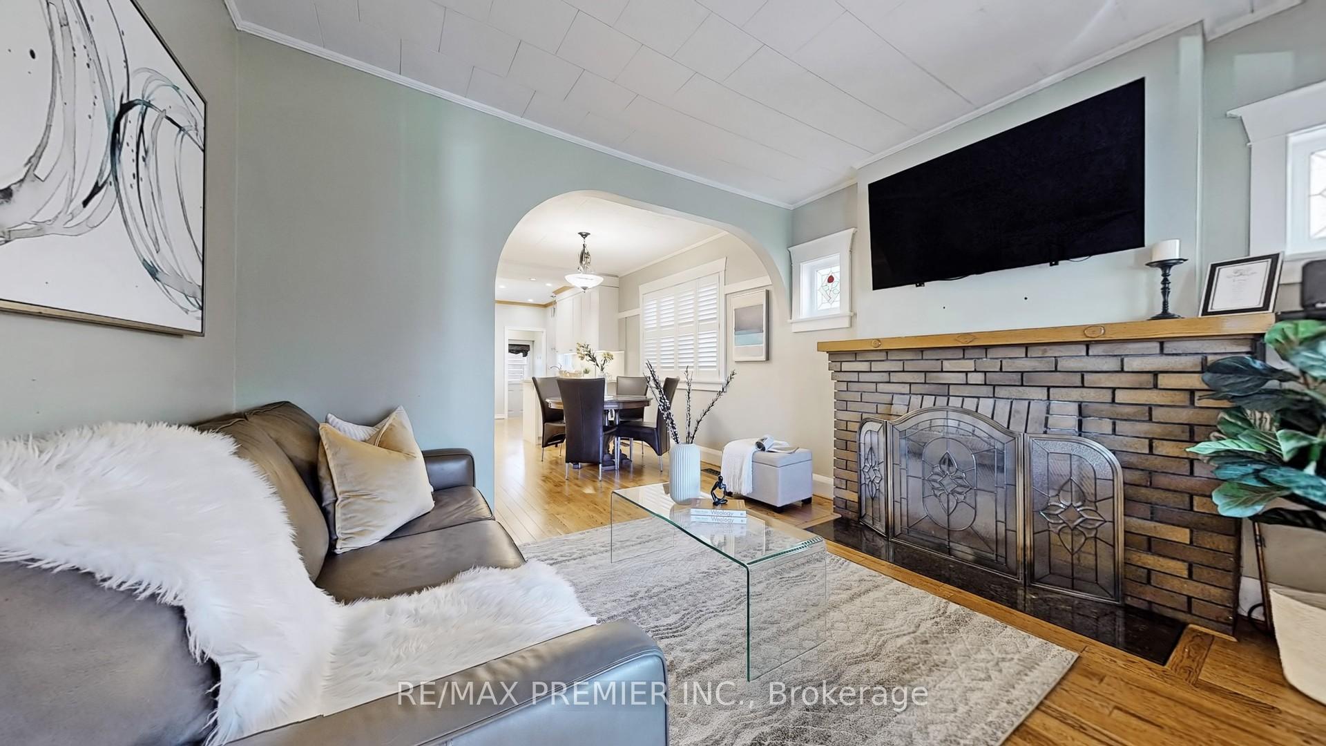 Photo 9 of 77 Gatwick Avenue, Toronto, Woodbine-Lumsden — HOMEH