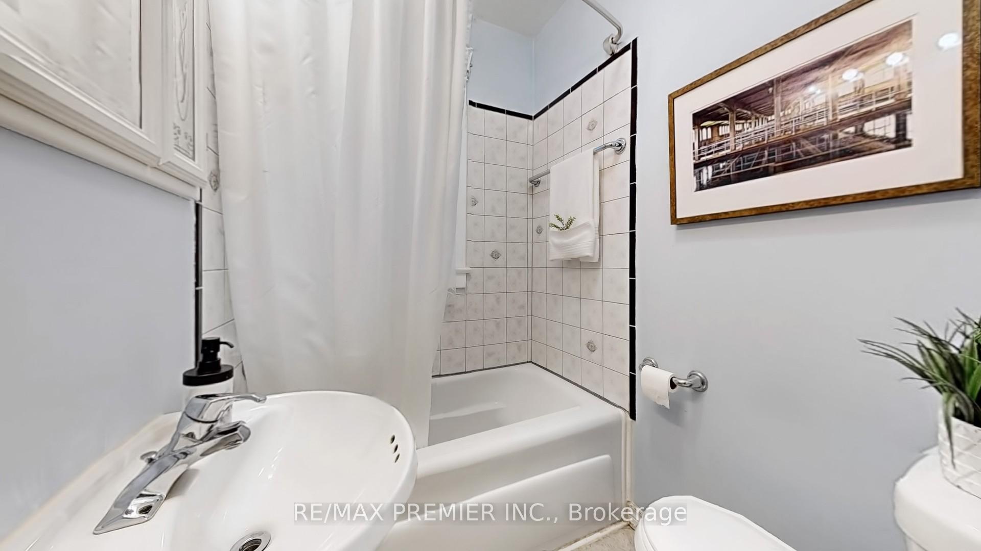 Photo 25 of 77 Gatwick Avenue, Toronto, Woodbine-Lumsden — HOMEH