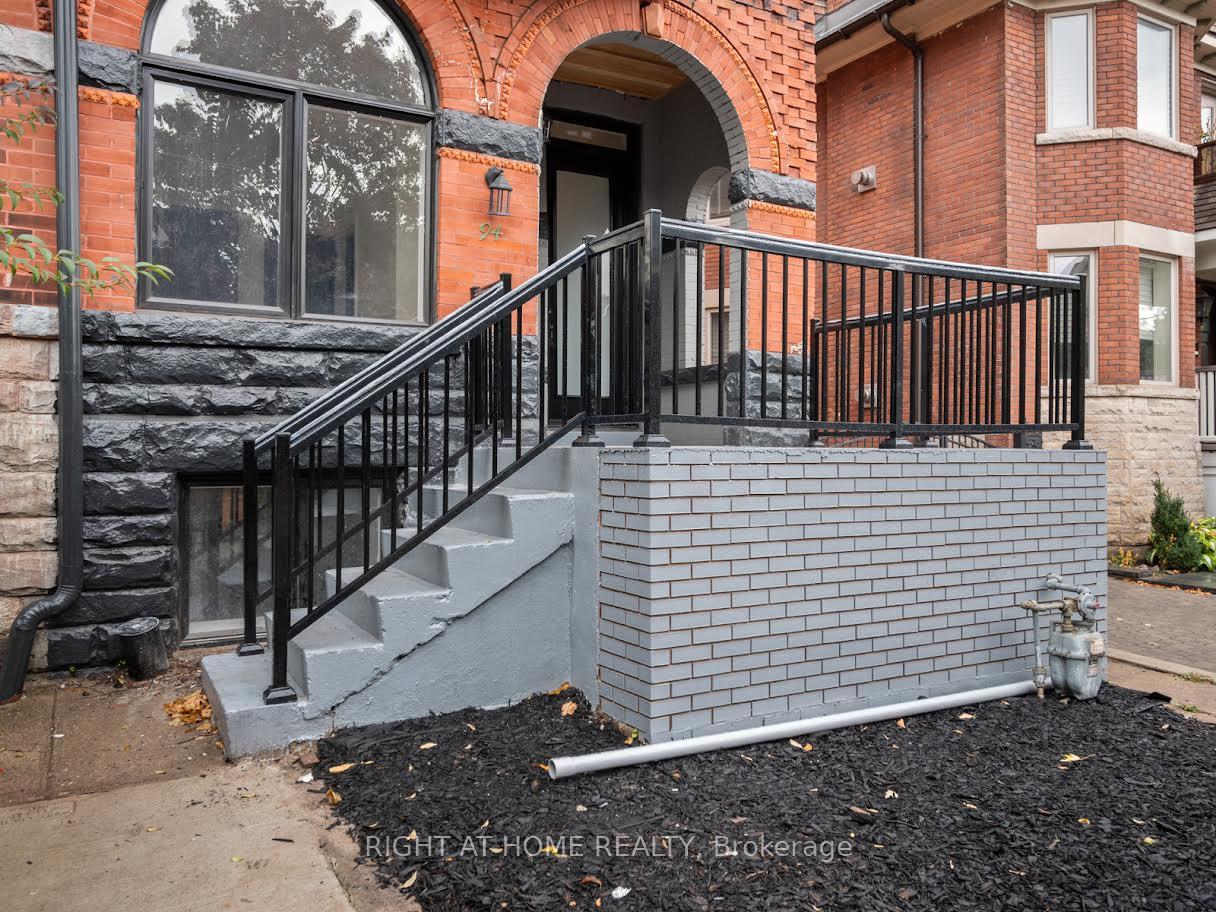 Front of Unit Unit 1, 94 Concord Avenue