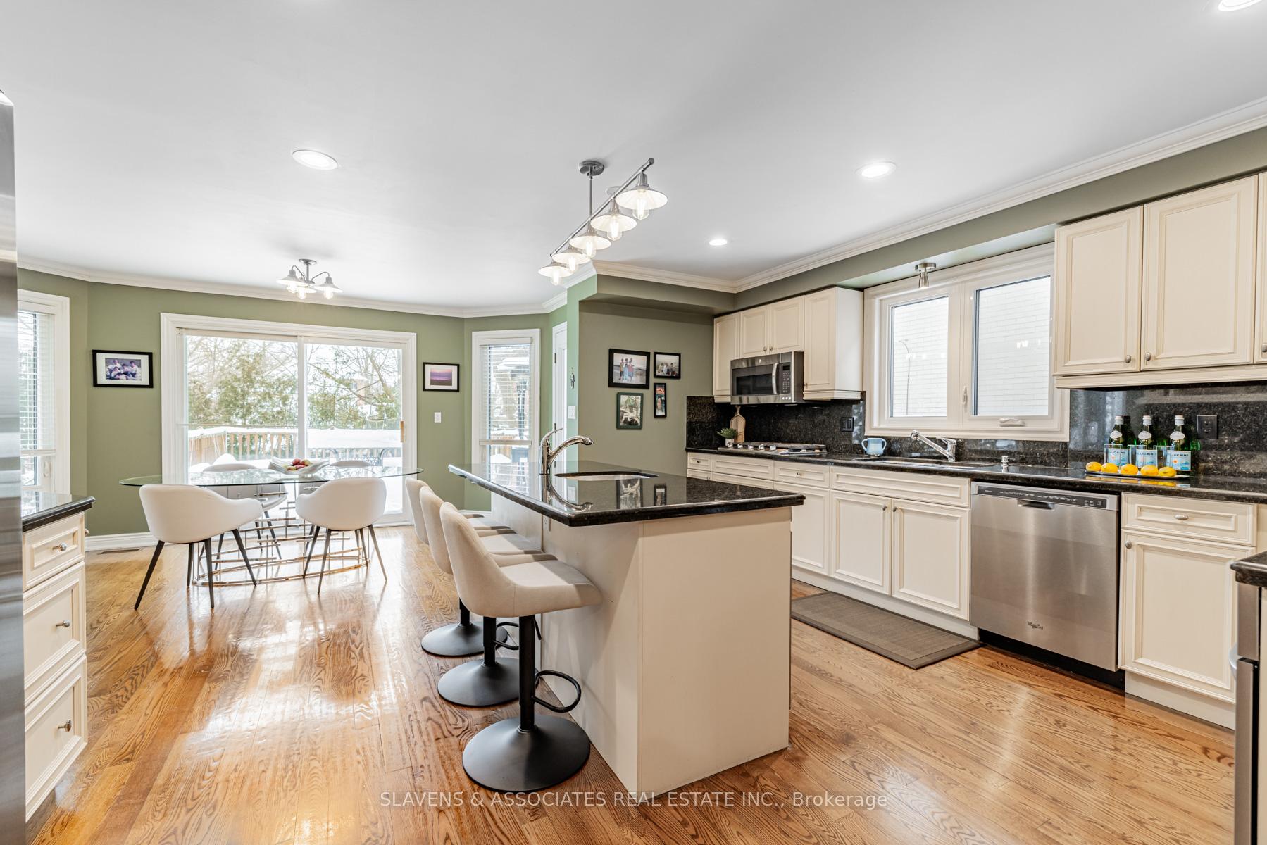 Photo 6 of 602 Glengrove Avenue, Toronto, Englemount-Lawrence — HOMEH