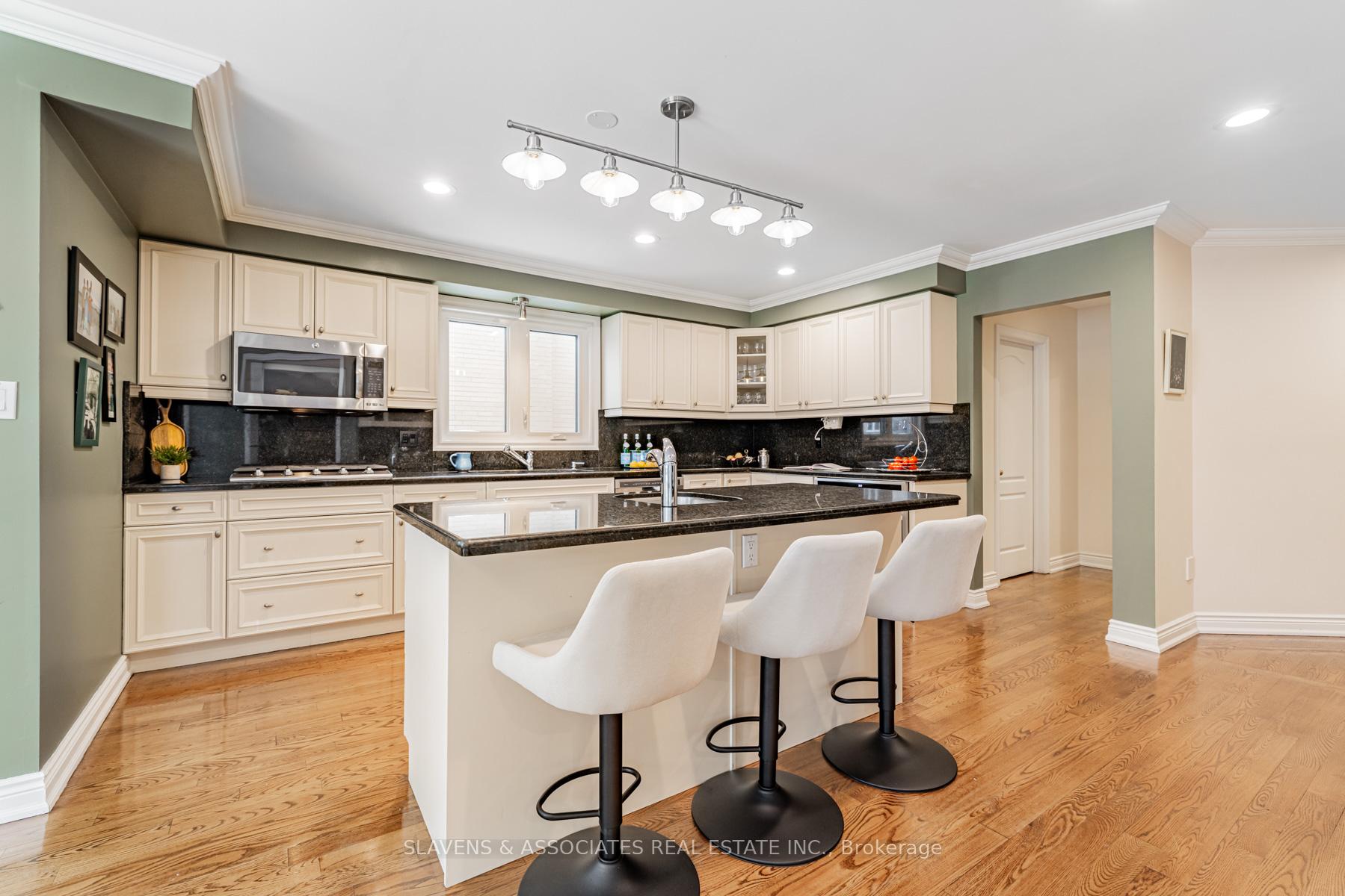 Photo 13 of 602 Glengrove Avenue, Toronto, Englemount-Lawrence — HOMEH