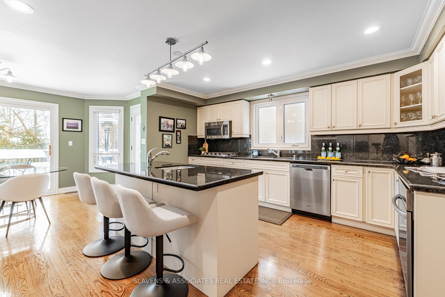 Photo 14 of 602 Glengrove Avenue, Toronto, Englemount-Lawrence — HOMEH
