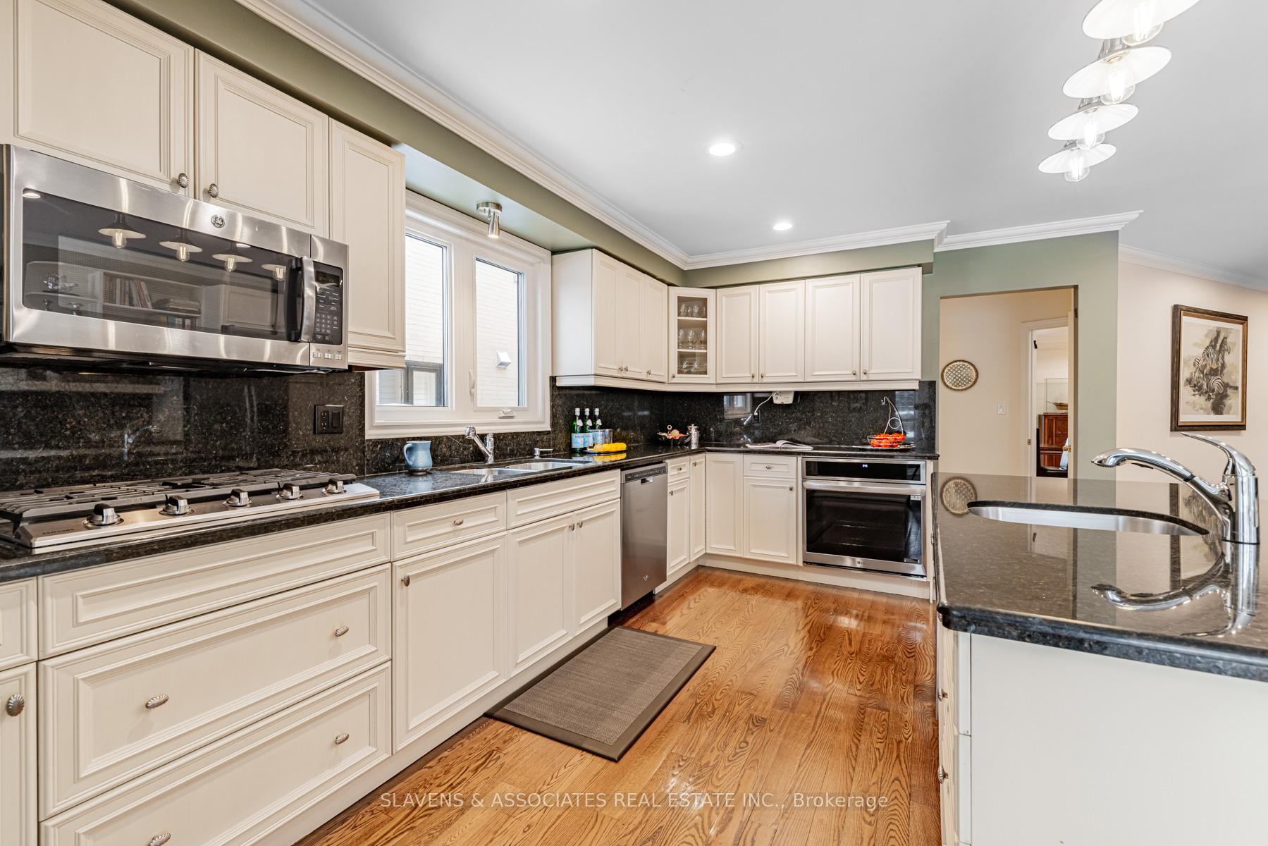 Photo 8 of 602 Glengrove Avenue, Toronto, Englemount-Lawrence — HOMEH