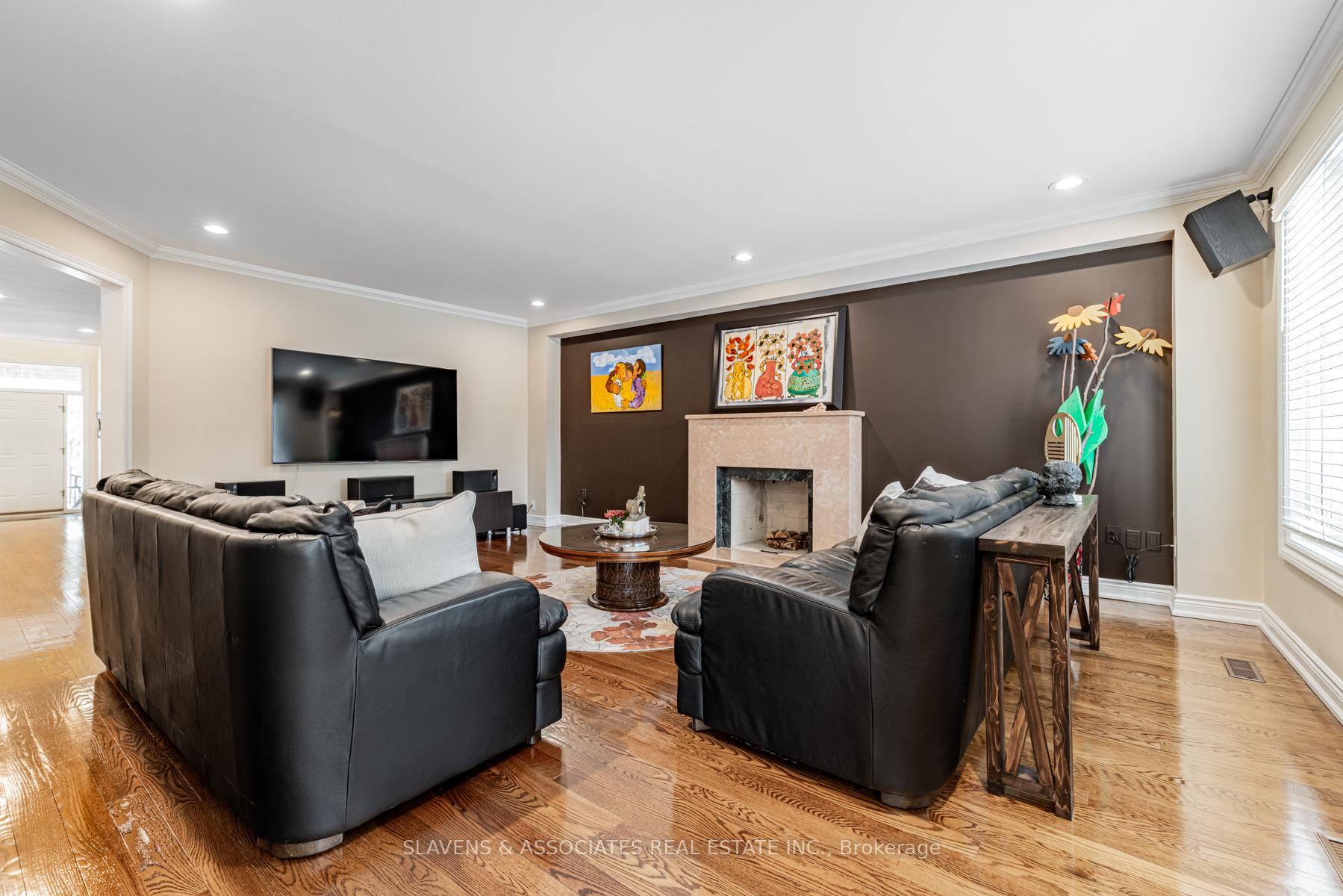 Photo 15 of 602 Glengrove Avenue, Toronto, Englemount-Lawrence — HOMEH
