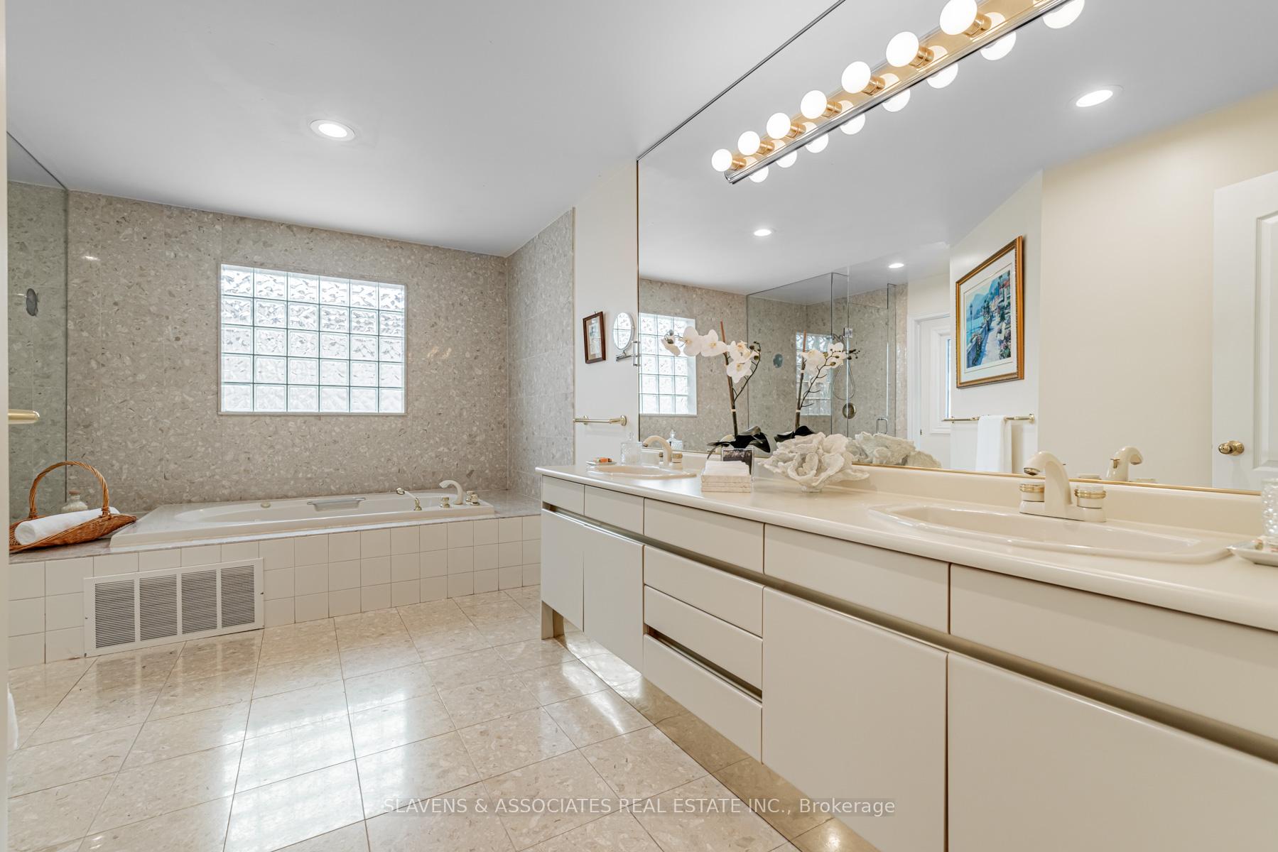 Photo 20 of 602 Glengrove Avenue, Toronto, Englemount-Lawrence — HOMEH
