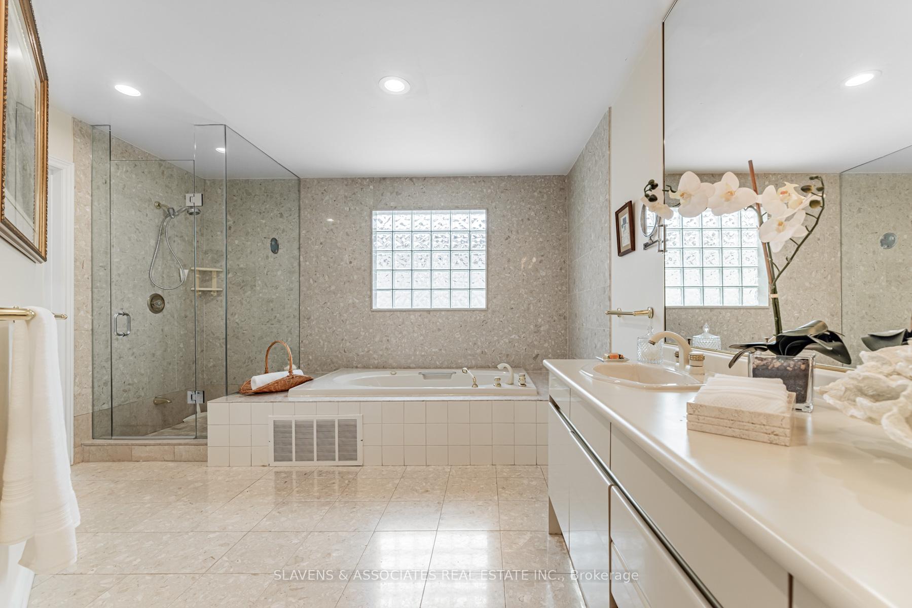 Photo 26 of 602 Glengrove Avenue, Toronto, Englemount-Lawrence — HOMEH