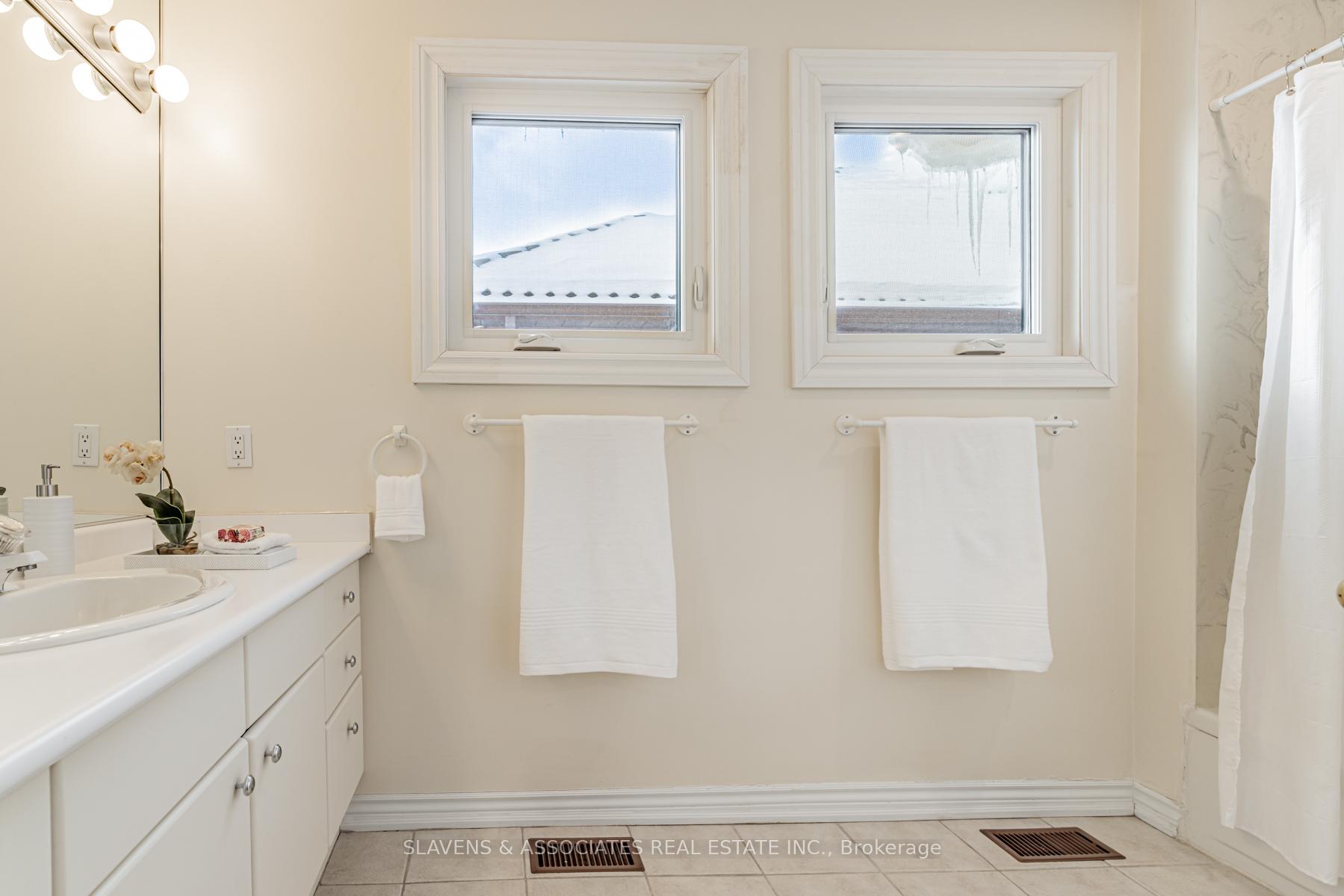 Photo 23 of 602 Glengrove Avenue, Toronto, Englemount-Lawrence — HOMEH