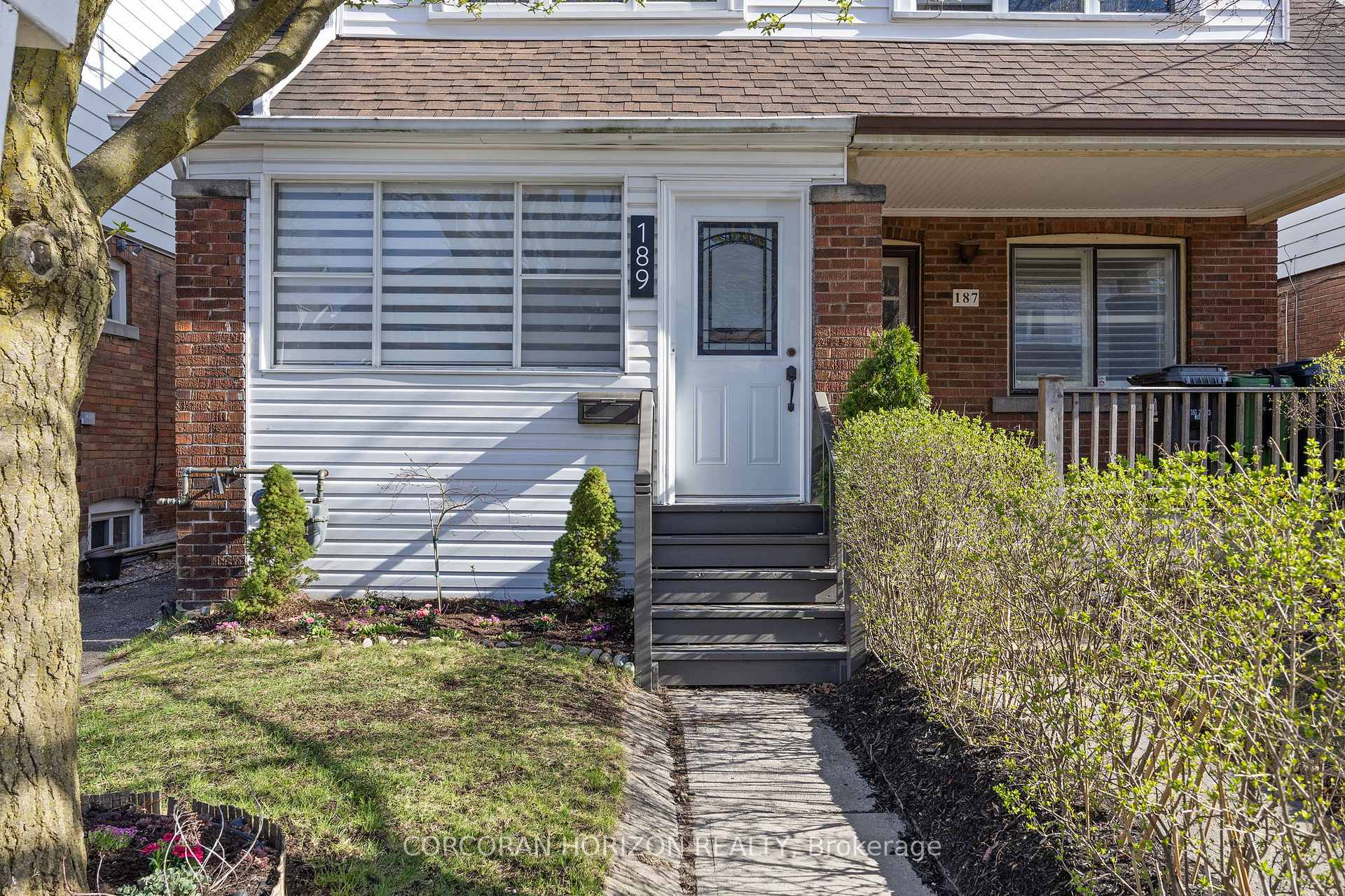 Photo 2 of 189 Springdale Boulevard, Toronto, Danforth Village-East York — HOMEH