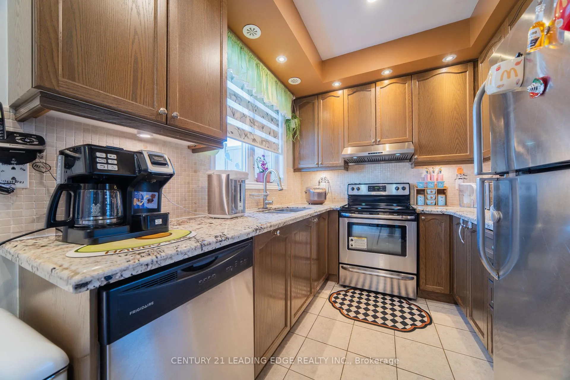 Photo 8 of 5 Dearie Lane, Markham, Milliken Mills East — HOMEH