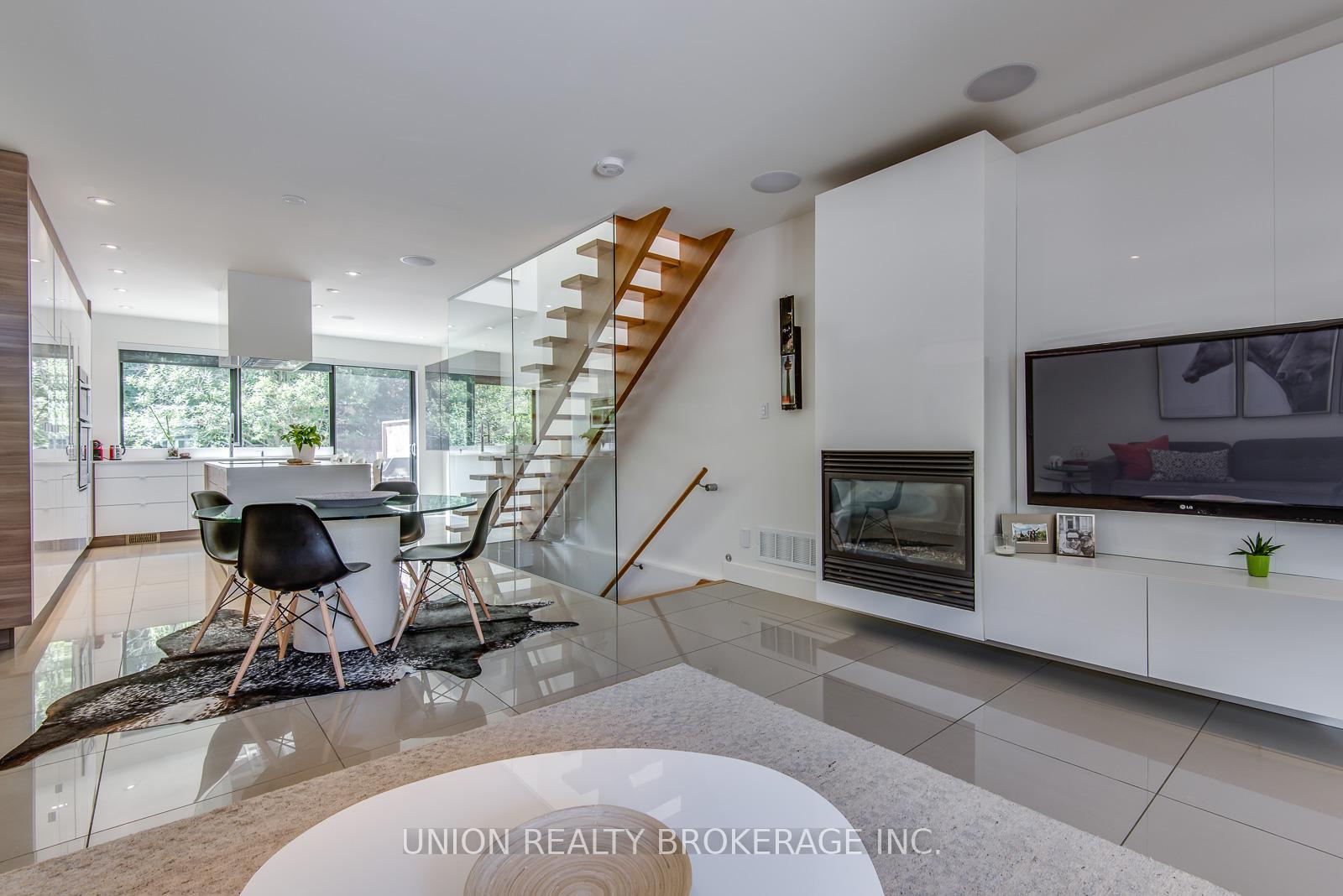 Photo 5 of 30 Hiawatha Road, Toronto, Greenwood-Coxwell — HOMEH