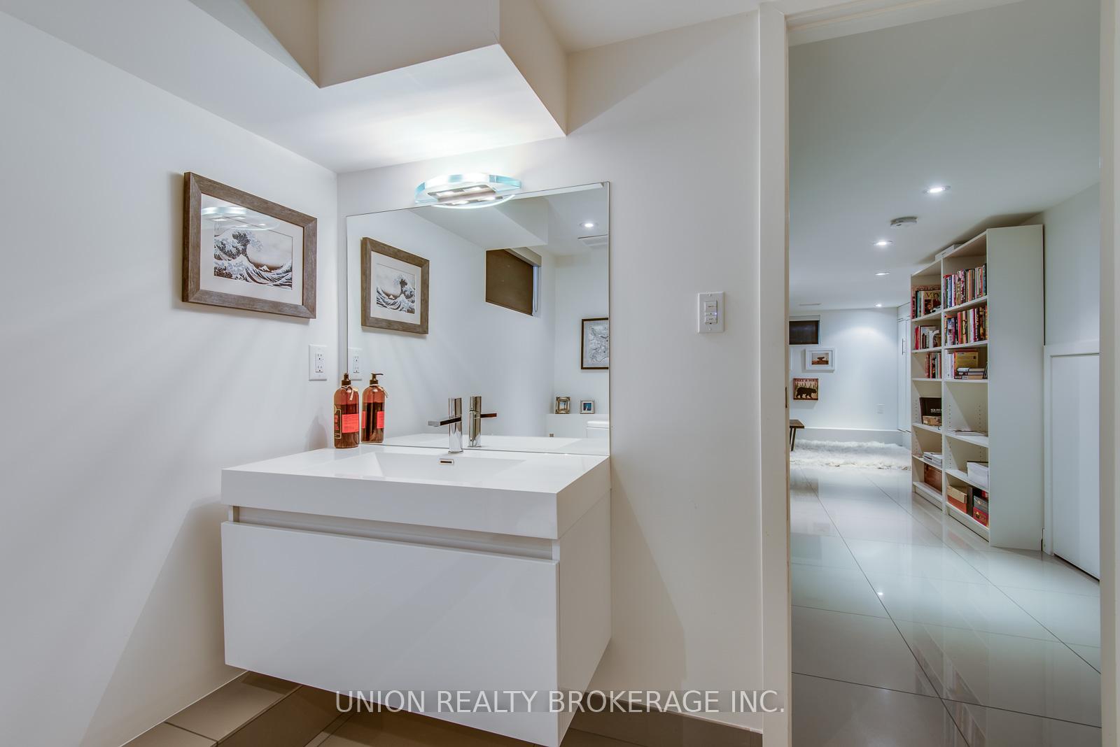 Photo 29 of 30 Hiawatha Road, Toronto, Greenwood-Coxwell — HOMEH