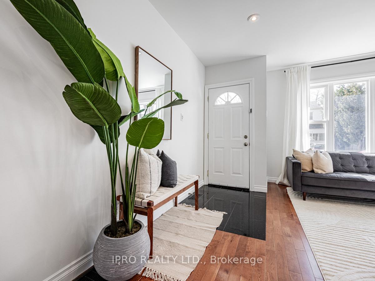 Photo 4 of 22 Queensdale Avenue, Toronto, Danforth Village-East York — HOMEH
