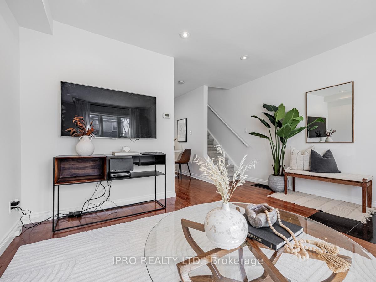 Photo 10 of 22 Queensdale Avenue, Toronto, Danforth Village-East York — HOMEH