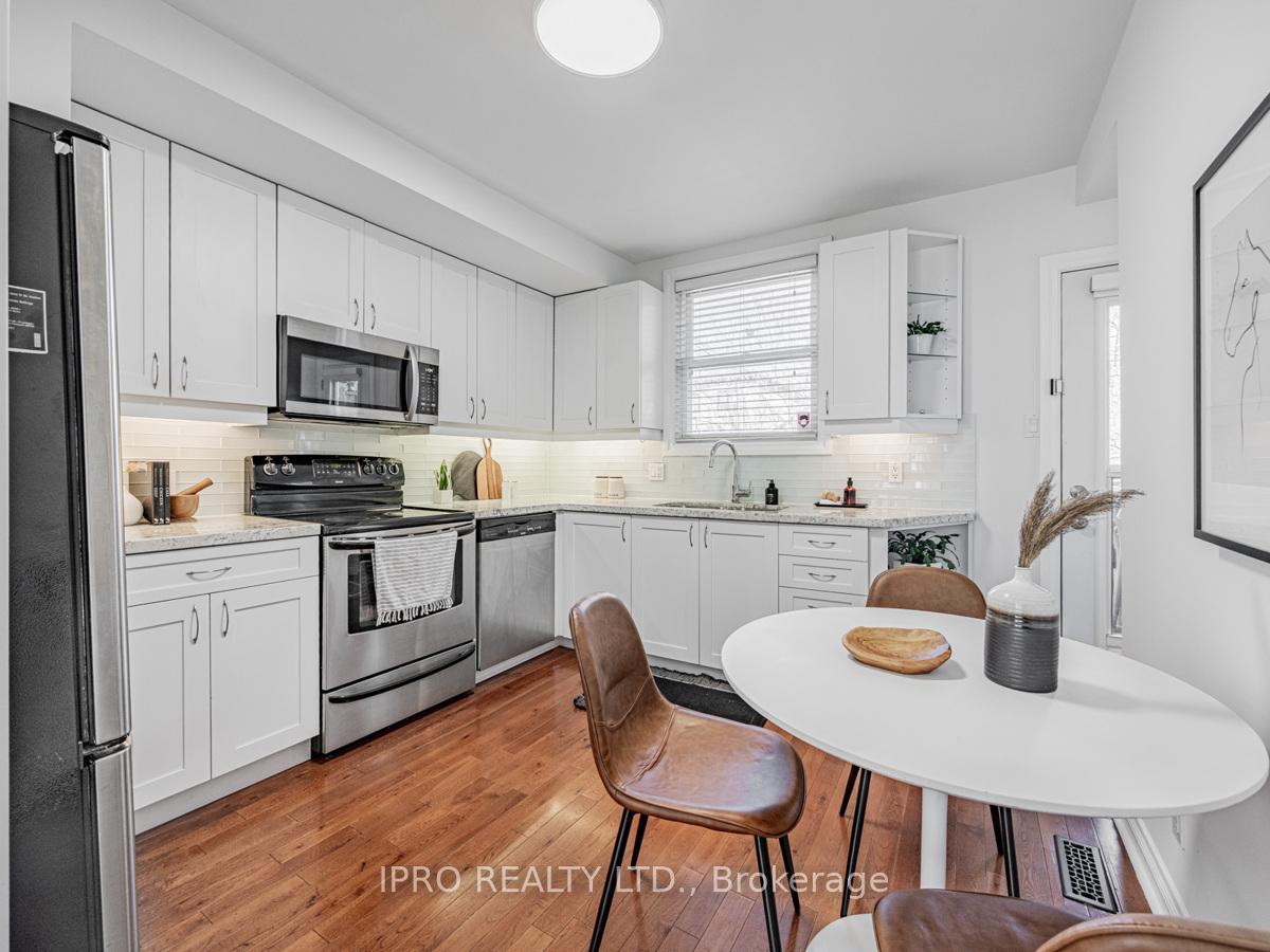 Photo 12 of 22 Queensdale Avenue, Toronto, Danforth Village-East York — HOMEH