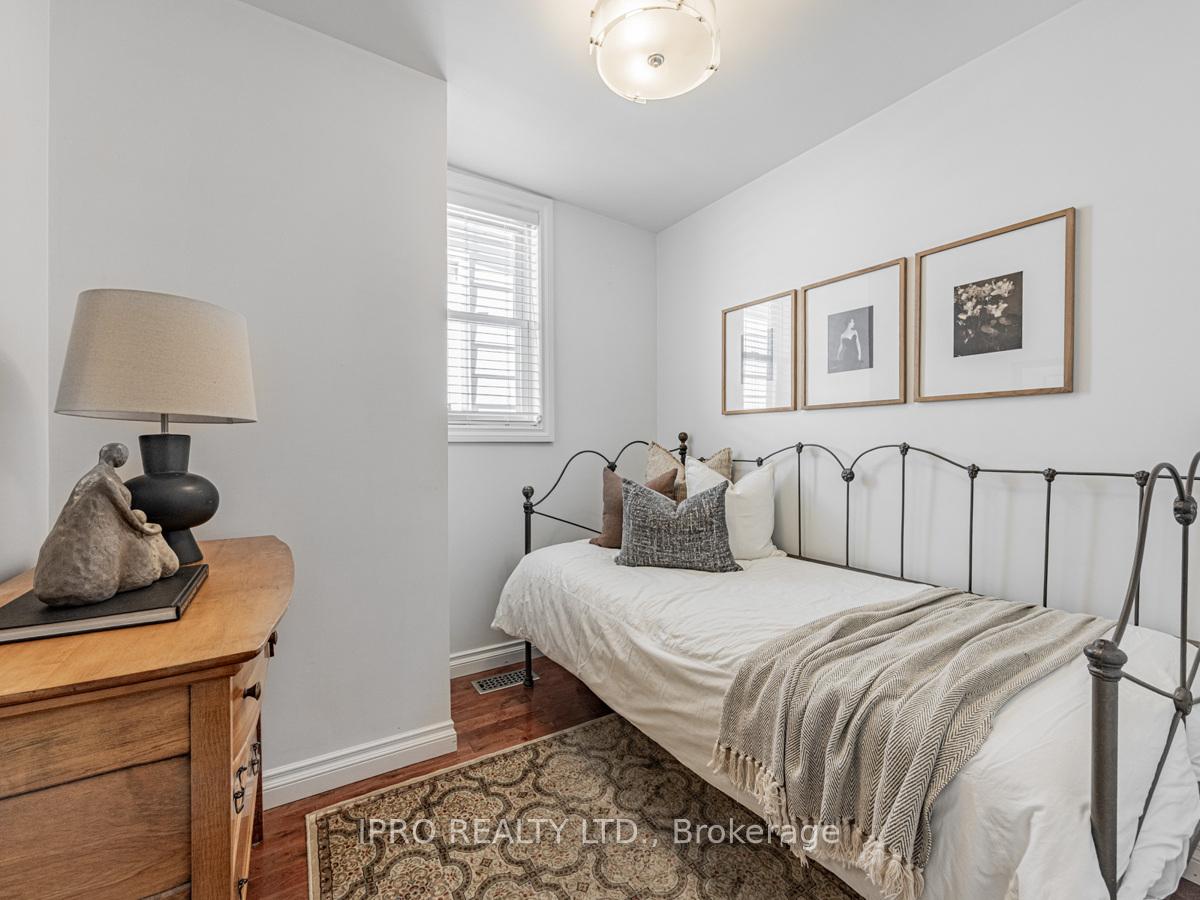Photo 23 of 22 Queensdale Avenue, Toronto, Danforth Village-East York — HOMEH