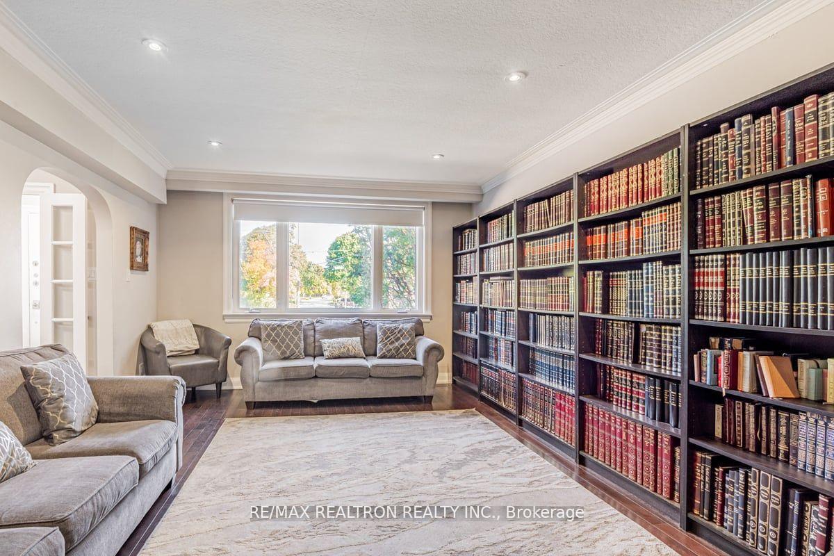 Photo 11 of 2 Manor Haven Road, Toronto, Englemount-Lawrence — HOMEH