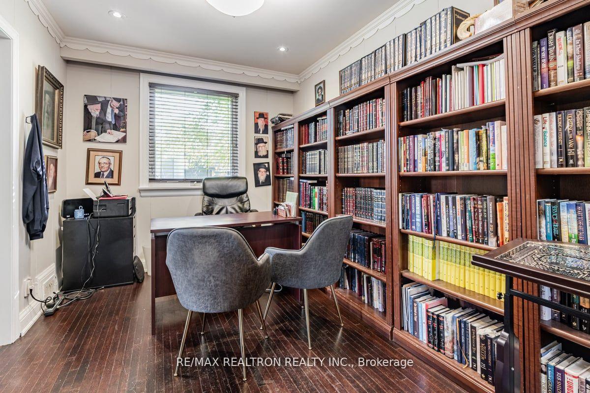 Photo 8 of 2 Manor Haven Road, Toronto, Englemount-Lawrence — HOMEH