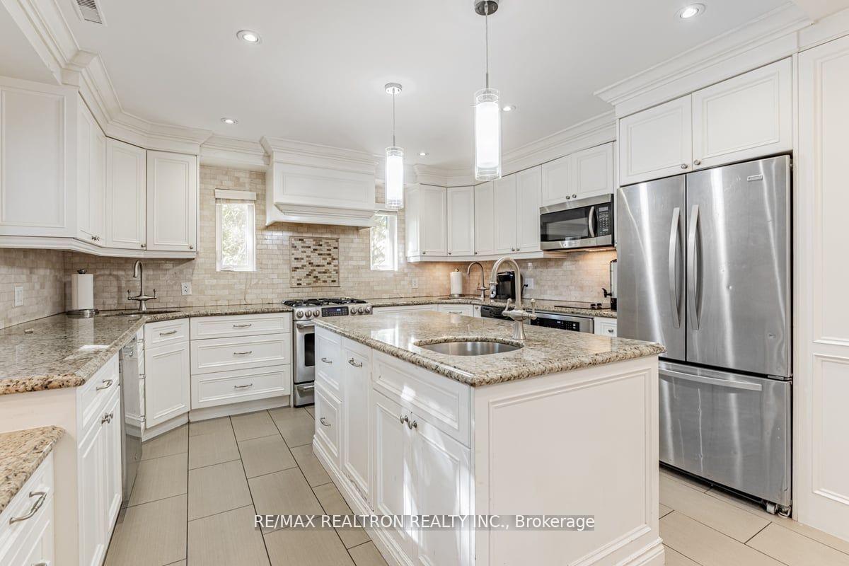 Photo 9 of 2 Manor Haven Road, Toronto, Englemount-Lawrence — HOMEH